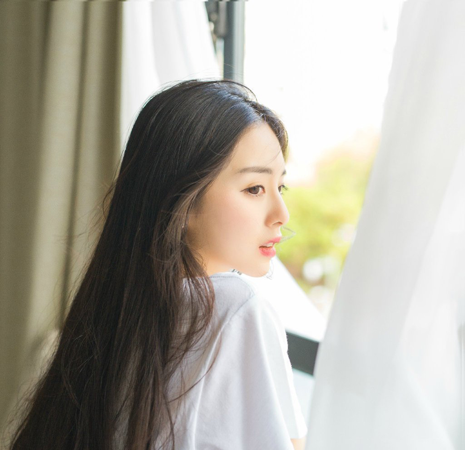 “莫要冲动！”眼看刘璝直接拔剑横在脖子上，刘璋大惊，想要阻止却已经来不及了。